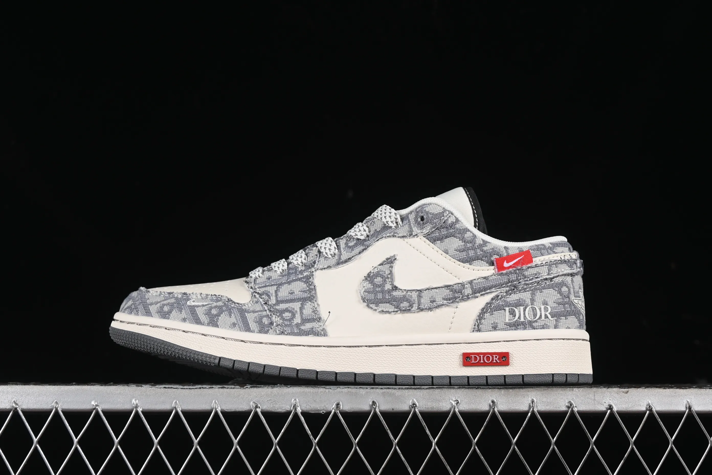 All categories Air Jordan Jordan series basketball shoes Air Jordan 1 Low High-end customized low-top sneakers Air Jordan 1 Low AJ1 Joe 1 Dior joint-grey blue red label High-end customized low-top retro basketball shoes SJ9950-037